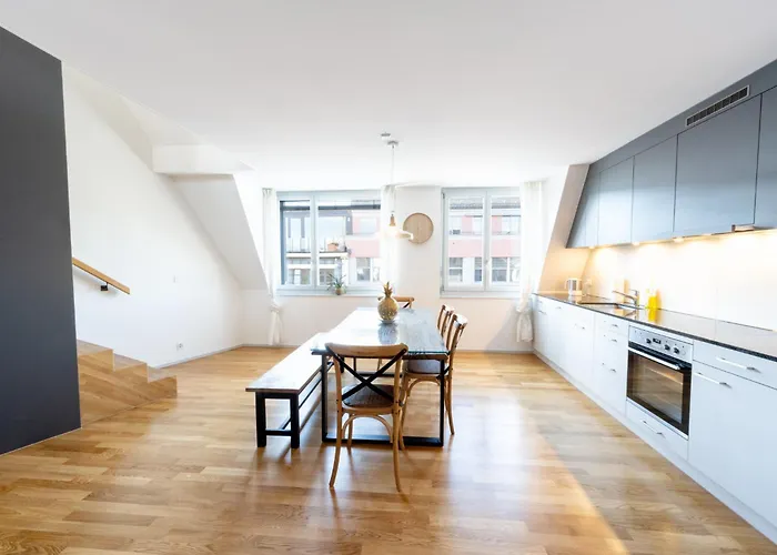 Urban Rooftop Getaway Apartment *