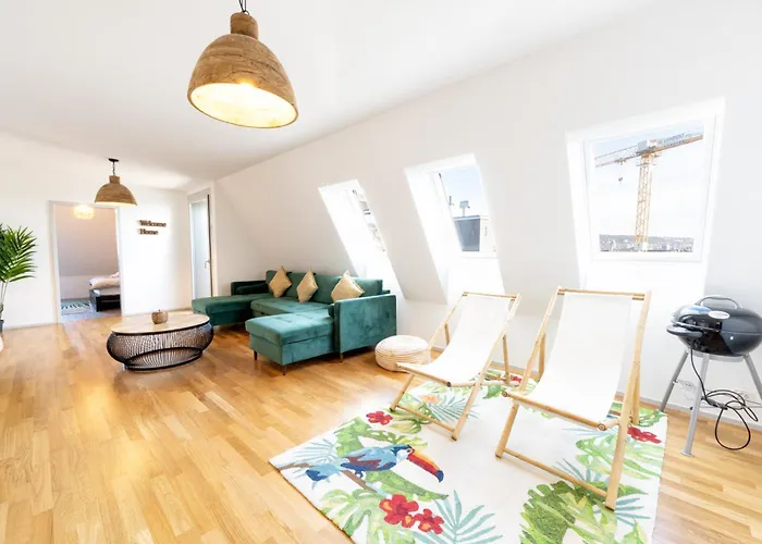 Urban Rooftop Getaway Apartment *