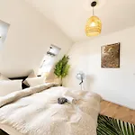 Apartment Urban Rooftop Getaway *