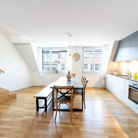 Urban Rooftop Getaway Apartment *