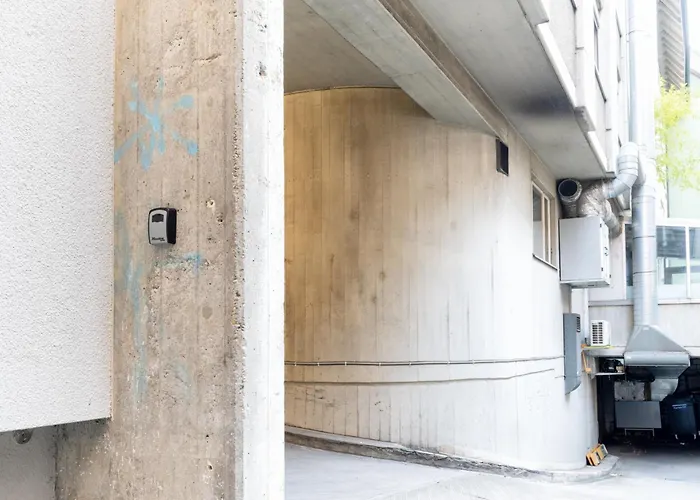 Urban Rooftop Getaway * ציריך